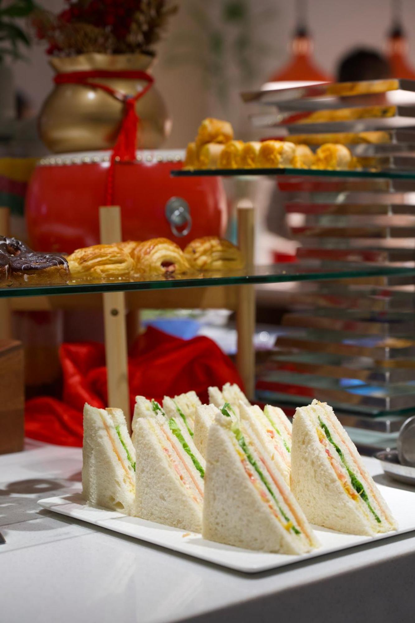 Holiday Inn Express Chengdu Tianfu Square By Ihg - Chunxi Road And Kuanzhai Alley Bagian luar foto