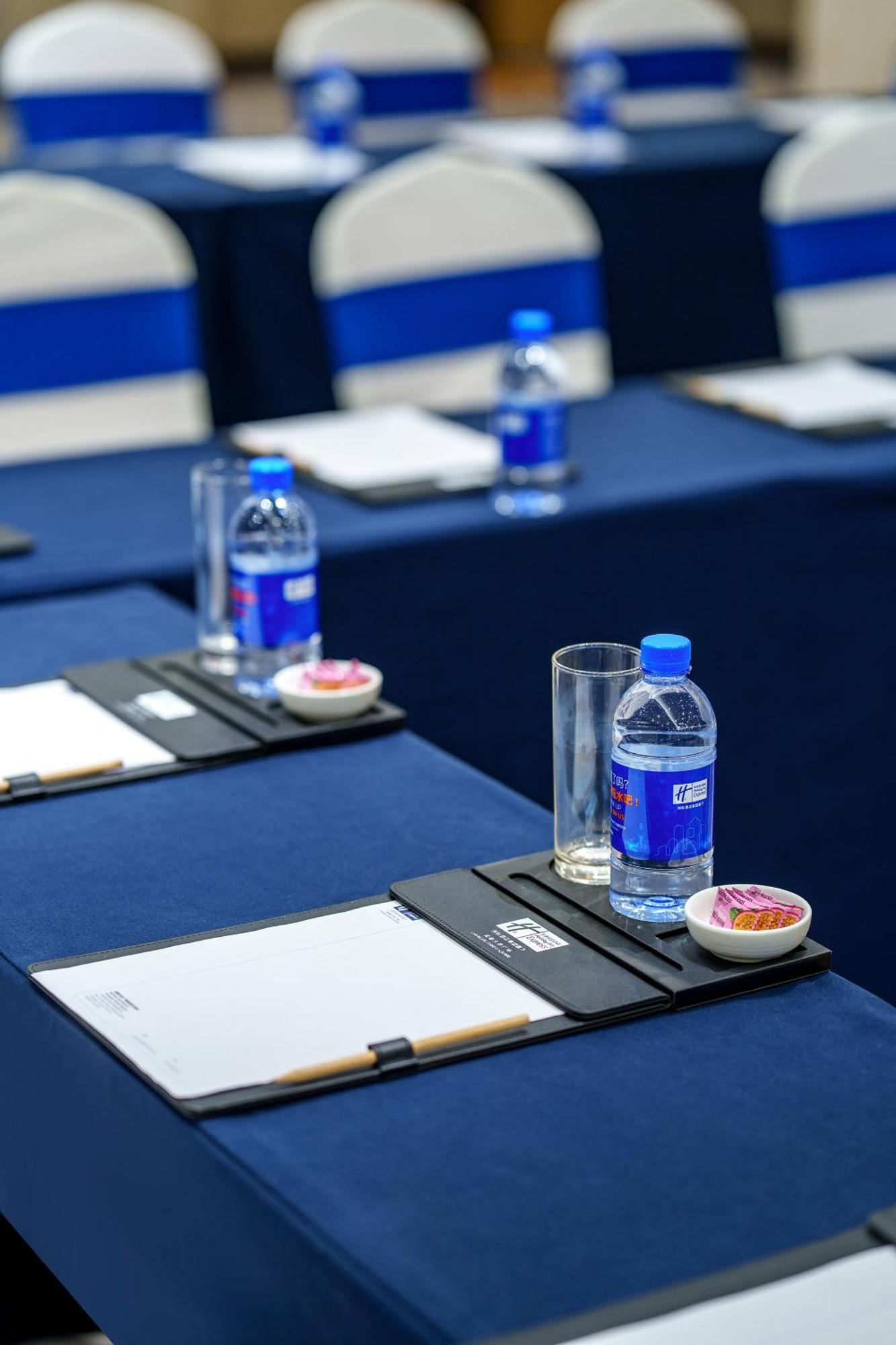 Holiday Inn Express Chengdu Tianfu Square By Ihg - Chunxi Road And Kuanzhai Alley Bagian luar foto
